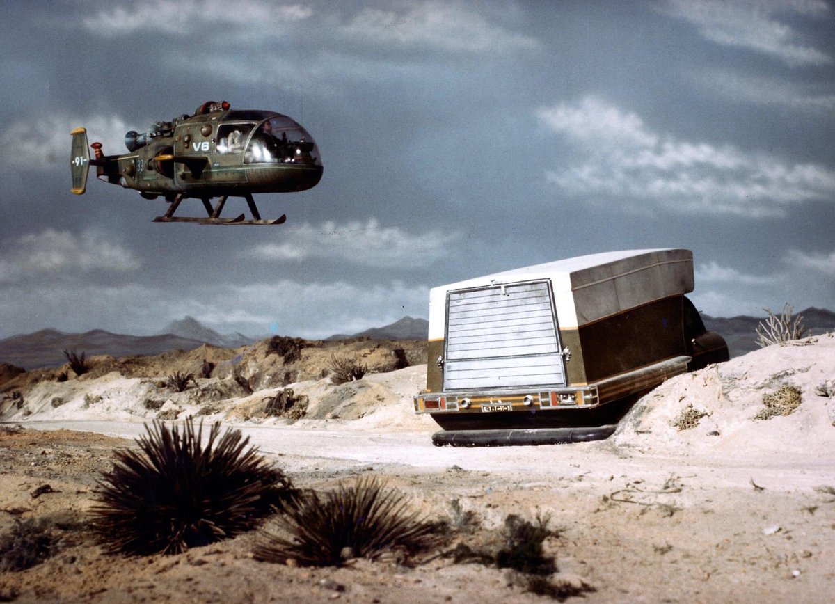 philzink's tweet photo. JOE 90 

HELIJET chasing down a hover van in “VIVA CORDOVA”. 
#Joe90 #GerryAnderson #helijet #hovervan #vivacordova https://t.co/oDjgLWH86a