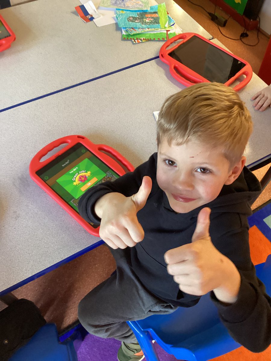 CGIPhillips's tweet photo. We loved using the Bee-Bot app π to practise giving the Bee-Bot instructions. #AmbitiousCapableLearners #CGISciTech https://t.co/dnqfqPD7SX