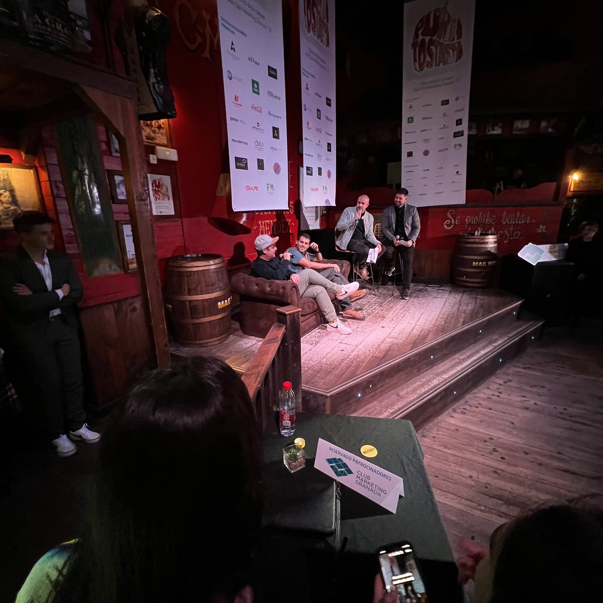 Directosmovil's tweet photo. Un placer escuchar a #PutosModernos en la Gala del @ClubMktGranada https://t.co/iaMWfrsC1u