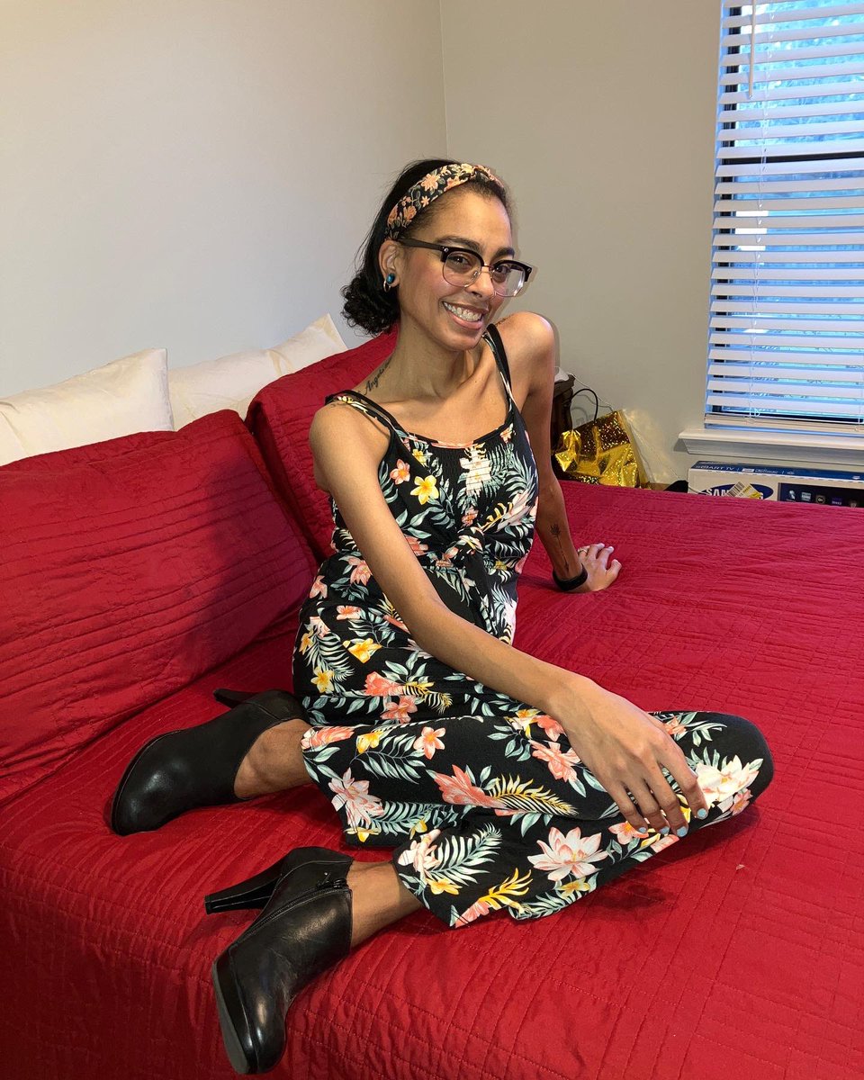 TeaNWhiskey's tweet photo. 33 today and blessed to be. CashApp me $TerriaBowser #sagittarius #sagittariusseason https://t.co/ZJvjW8JYjI