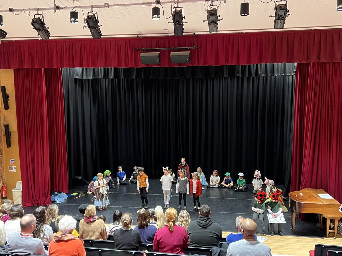 Who doesn’t love a pantomime!? Great to see our Pepperpot club sprinkling their magic over Cinderella and the rest of Year 3