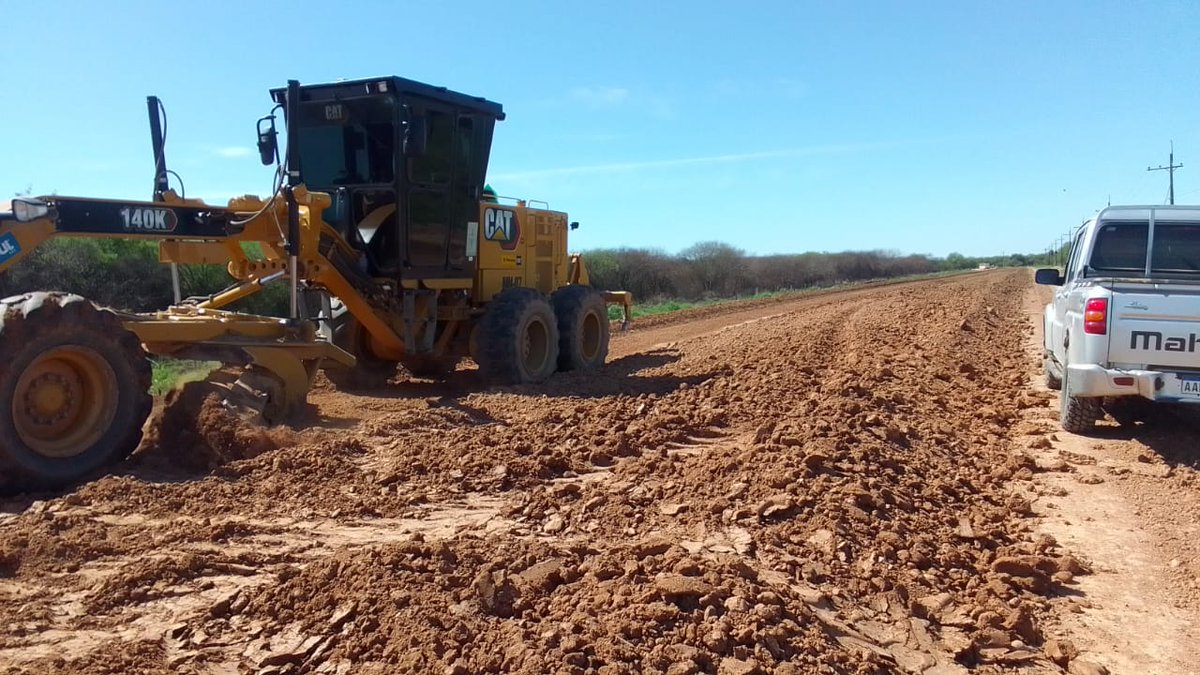 RutaDeLaLechePy's tweet photo. Ruta de la Leche - Reinicio de tareas luego de las lluvias, en el Lote 3 – TECSUL, con trabajos de secado, para luego proceder a la compactación de la capa de suelo mejorado en la Prog. 26+300 y mantenimiento del camino en la Prog.25+800 y 26+000.
@el_BID @mopcparaguay https://t.co/zmP6lmh1KP
