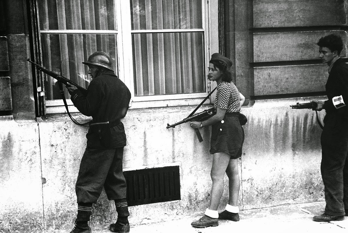 HistoryPictory's tweet photo. Simone Segouin, the 18 year old French Résistance fighter, 1944 #WWII https://t.co/iPOkqAdkyU