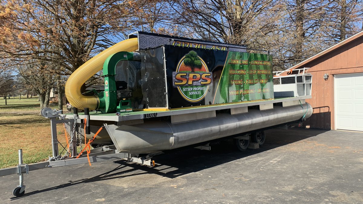 SetserProperty's tweet photo. Our crew has been out on the lake this week with the new and improved SPS leaf removal boat clearing leaves from properties just before the holiday weekend!

We hope everyone has a Happy Thanksgiving!

📞 (317)701-4570
🌐 https://t.co/6AIK5LnuIj https://t.co/3AURC8rjof