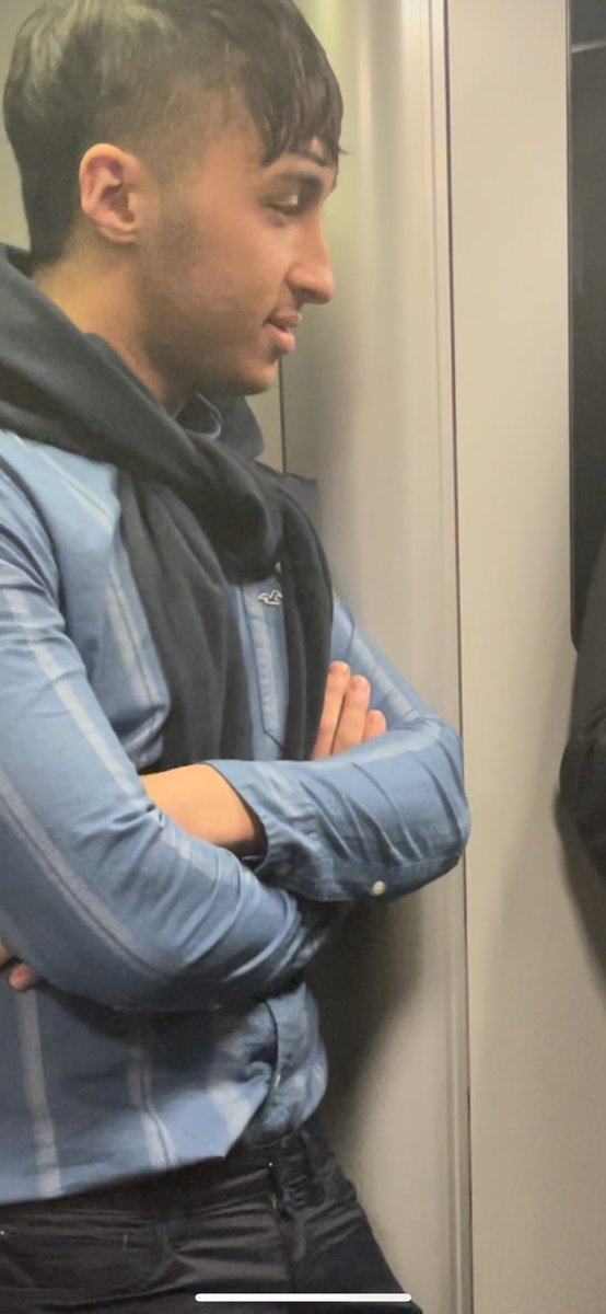 buxtonlinetrain's tweet photo. Makes me wonder where I stand when this guy on the @CrossCountryUK service to Sheffield strung a series of lies and presented a bank card that didn’t work to the hardworking guard. I might not like the unions but such people are taking the piss. https://t.co/jRLkRxkrNt