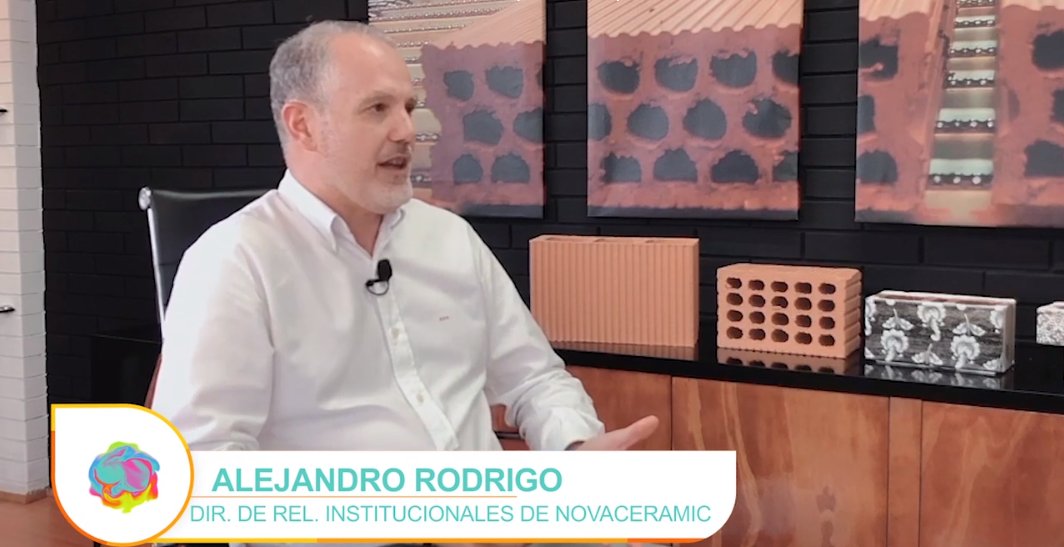 novaceramic's tweet photo. #NovaceramicEnMedios @Alex_Rodrigo_T, nuestro Director de Relaciones Institucionales participó en @cdntelevision, 📹 donde explicó el proceso de fabricación de nuestros #LadrillosNovaceramic. 🧱 Ve el video completo en 👉 https://t.co/IoatnoP4j5 https://t.co/u6GzLEtjVr