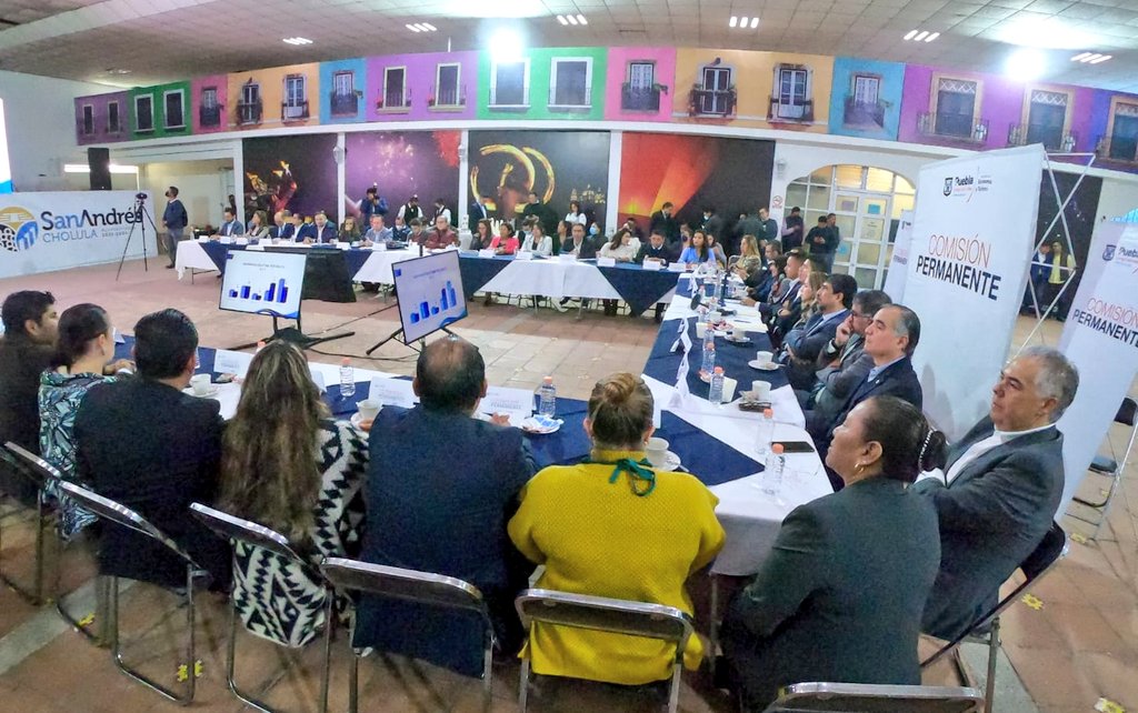 CCEPuebla's tweet photo. En representación del organismo cúpula empresarial, el Pdte. @TaicoAlarconR asistió a la Comisión Permanente por Puebla encabezada por @eduardorivera01, @Paola_Angon, @Filo_Sarmiento y @EdmundoTlatehui, como anfitrión.

🤝El trabajo conjunto es clave para el desarrollo de Puebla. https://t.co/KzRitGz90z