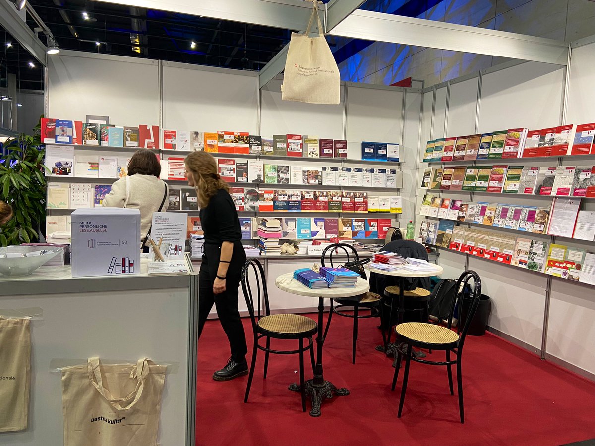 Das <a href="/MFA_Austria/">MFA Austria</a> ist zu Gast auf der @buch_wien mit einem eigenen Bücherstand und literarischen Programmen. Wir präsentieren die Aktivitäten der Auslandskultur und das „Jahr der Literatur“ mit der @LitGesellschaft. Kommt vorbei! 📚🌟😊🌟 #BuchWien22