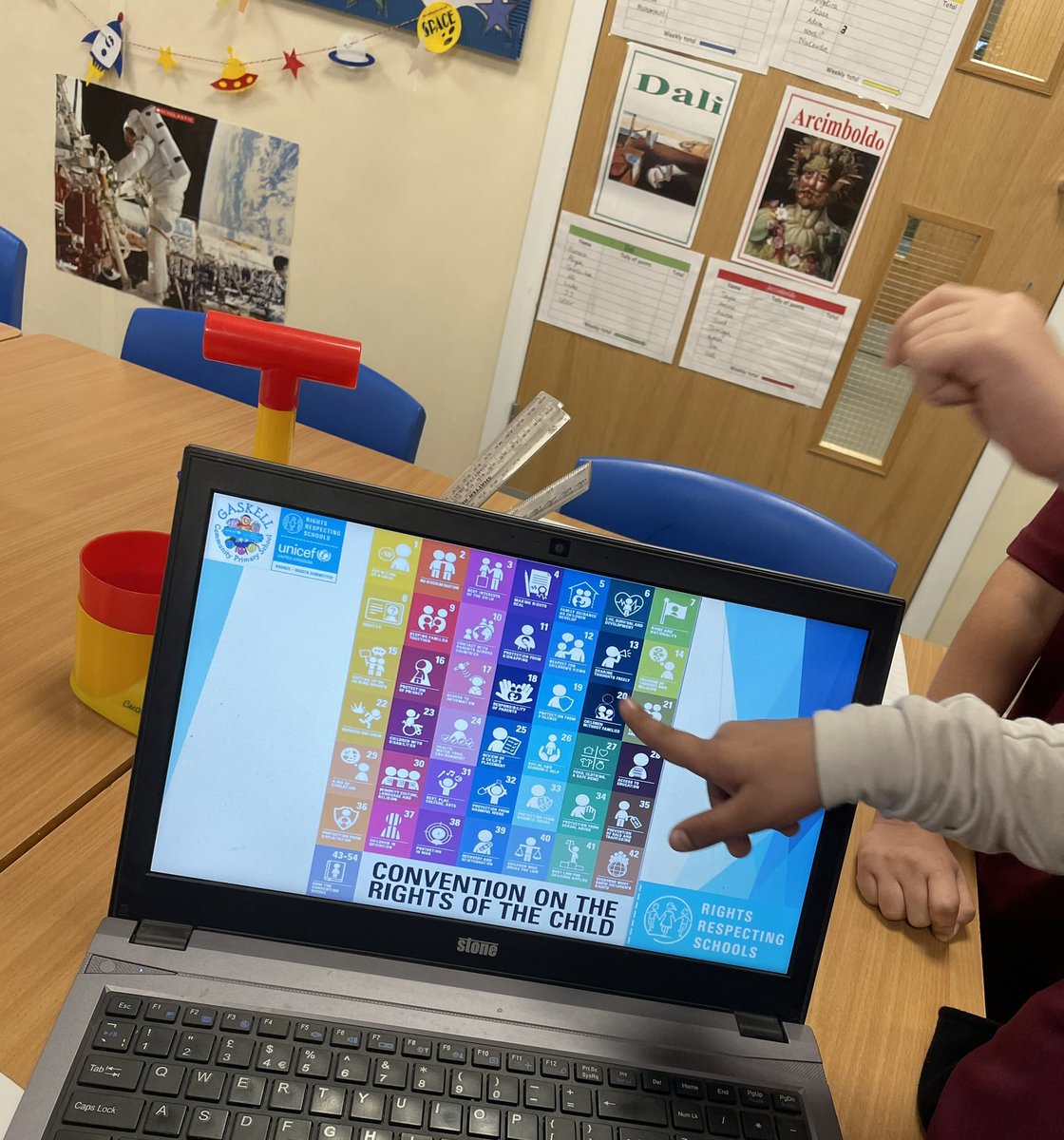 GaskellPrimary's tweet photo. Year 2 have been discussing their human rights. We voted for our top 5 that we think are the most important to uphold in school to help make our school charter. After that, we discussed the difference between a ‘need’ and a ‘want’. @GaskellRRSA https://t.co/7MULxQxEWL