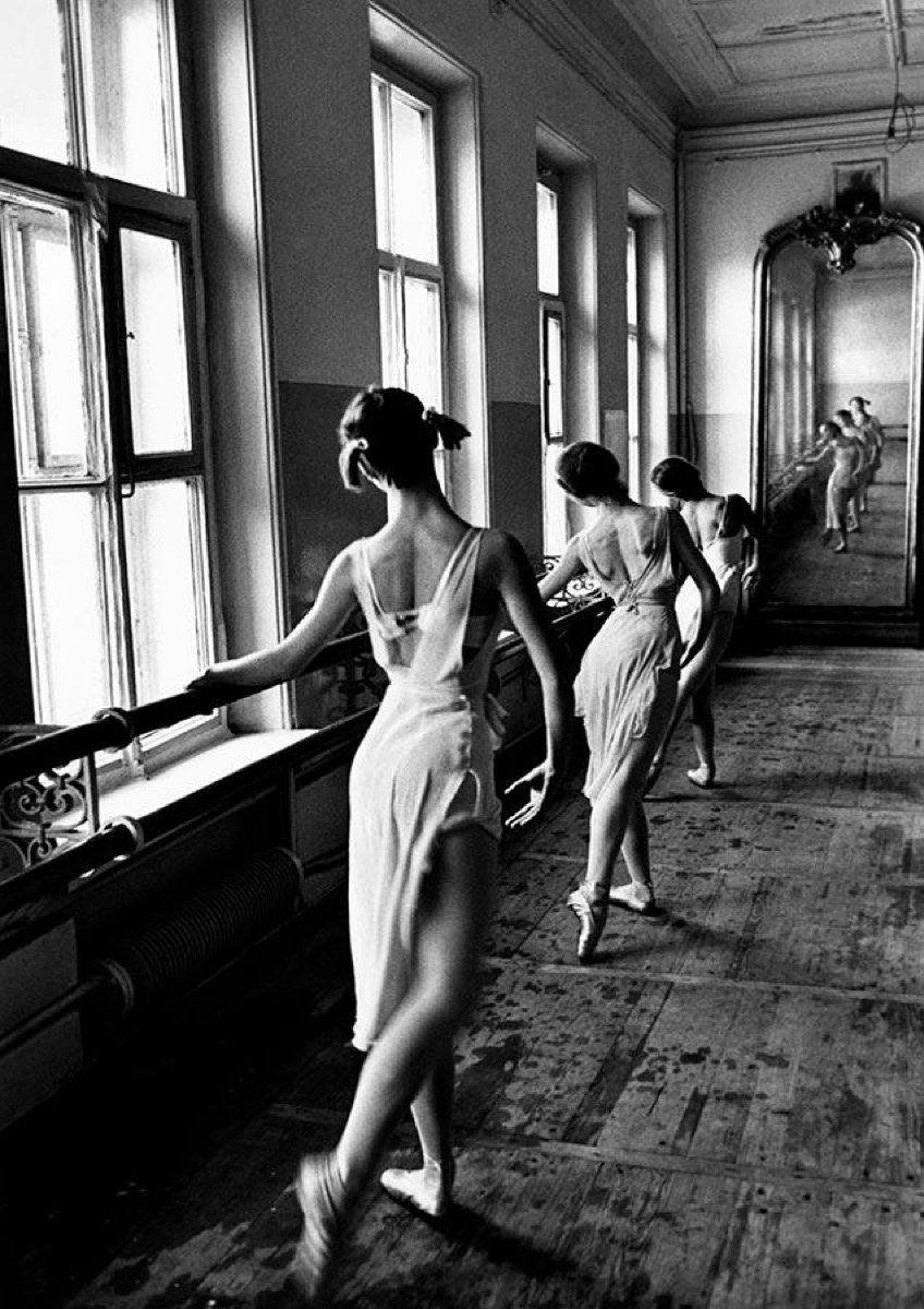 RT @BlackstarCorne1: The Bolshoi Ballet School
Russia, 1958
by Cornell Capa https://t.co/VZjN1bSn0r