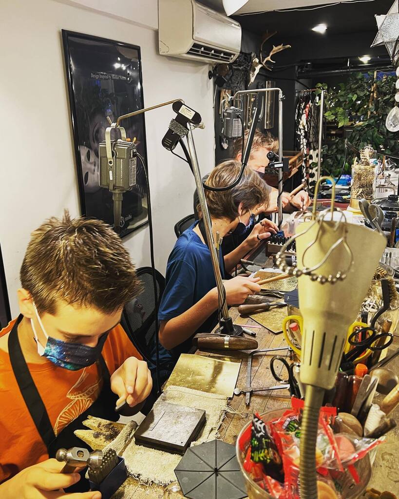 Family from Puerto Rico 🇵🇷 took my class today just before Thanksgiving.
Happy Thanksgiving!!🦃🍁💝
#Thanksgiving #jewelryschool #eastvillage #nyc #ayakanishi #ayakanishijewelryschool