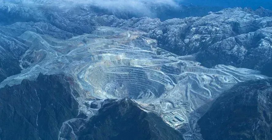 BklynInstitute's tweet image. Faculty Writing: @materialist_jew for @thebafflermag on the political economy of exhaustion and extraction; and @privatelanguage for @Mad_In_America on psychosis as a syndemic of personal and social adversities | buff.ly/3U3sxUi