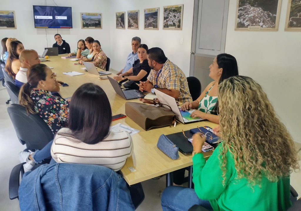 DAFP_COLOMBIA's tweet image. Con el acompañamiento del #DAFP se llevó a cabo el evento “Generación de capacidades en equipos de gobiernos municipales, para la implementación de la Política de Riesgos en el marco de #MIPG”. Esta actividad contó con la participación de distintas alcaldías de Norte de Santander