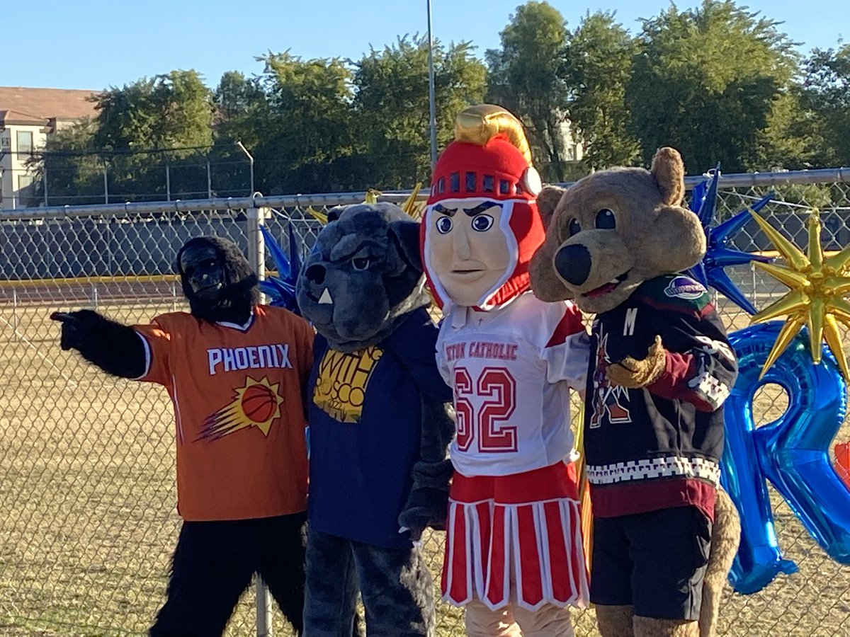 Our Sentinels Mascot was out supporting the Running with Rosco event at St. John Bosco Wednesday morning, helping the school raise funds for various causes! Always love supporting our larger East Valley Catholic community! #SentinelFamily