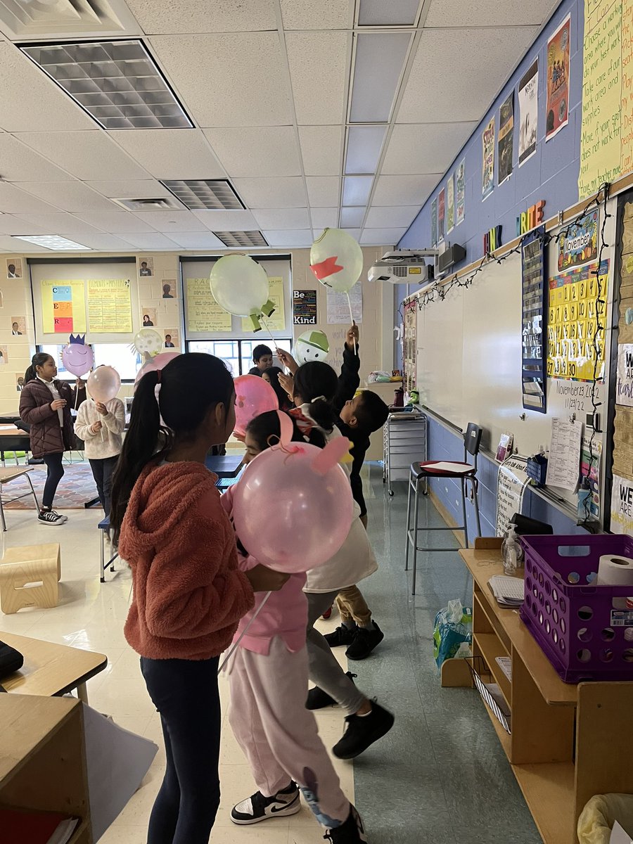 ddipane's tweet photo. After reading “Balloons Over Broadway” our 4th graders made their own balloons and had their own Thanksgiving Day Parade #ALLIN4NB @LStirlingNBPS @nbpschools https://t.co/YSae3TIr3m
