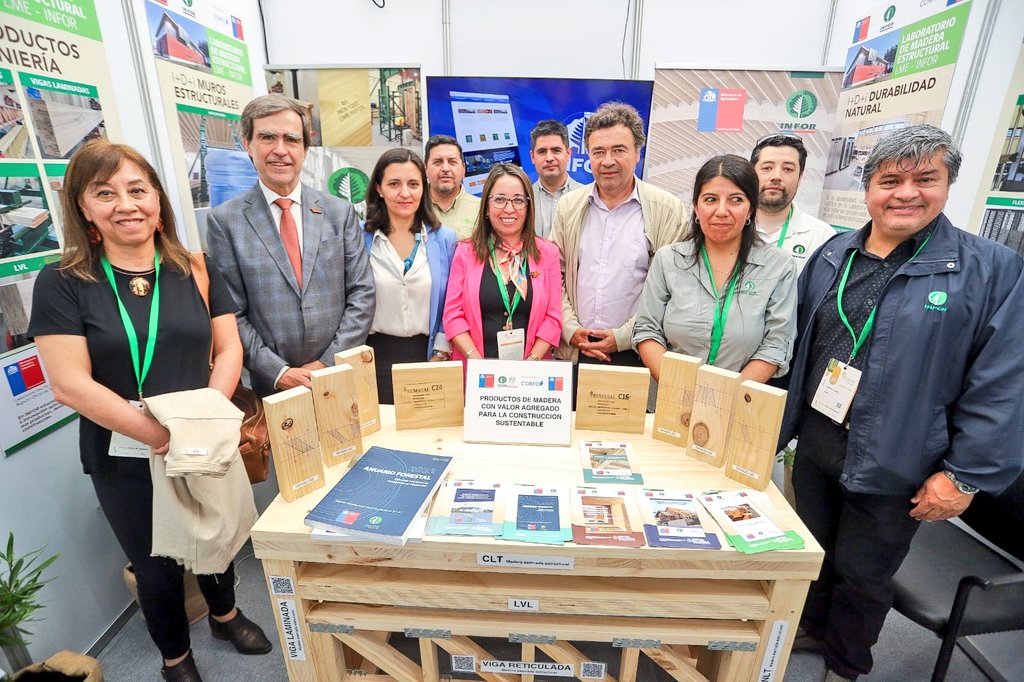 MinagriBioBio's tweet photo. ✅Inauguración de la Feria Internacional de la Madera, Celulosa y Papel, Bosque Sustentable y Bioeconomía #Expocorma 2022, en Coronel.
➡️Ministro @tvalenzuelavt, junto a seremi @Pamela_YGatti y autoridades destacaron nueva versión con 160 expositores del mundo forestal🌳 https://t.co/zBSpBZeFE3