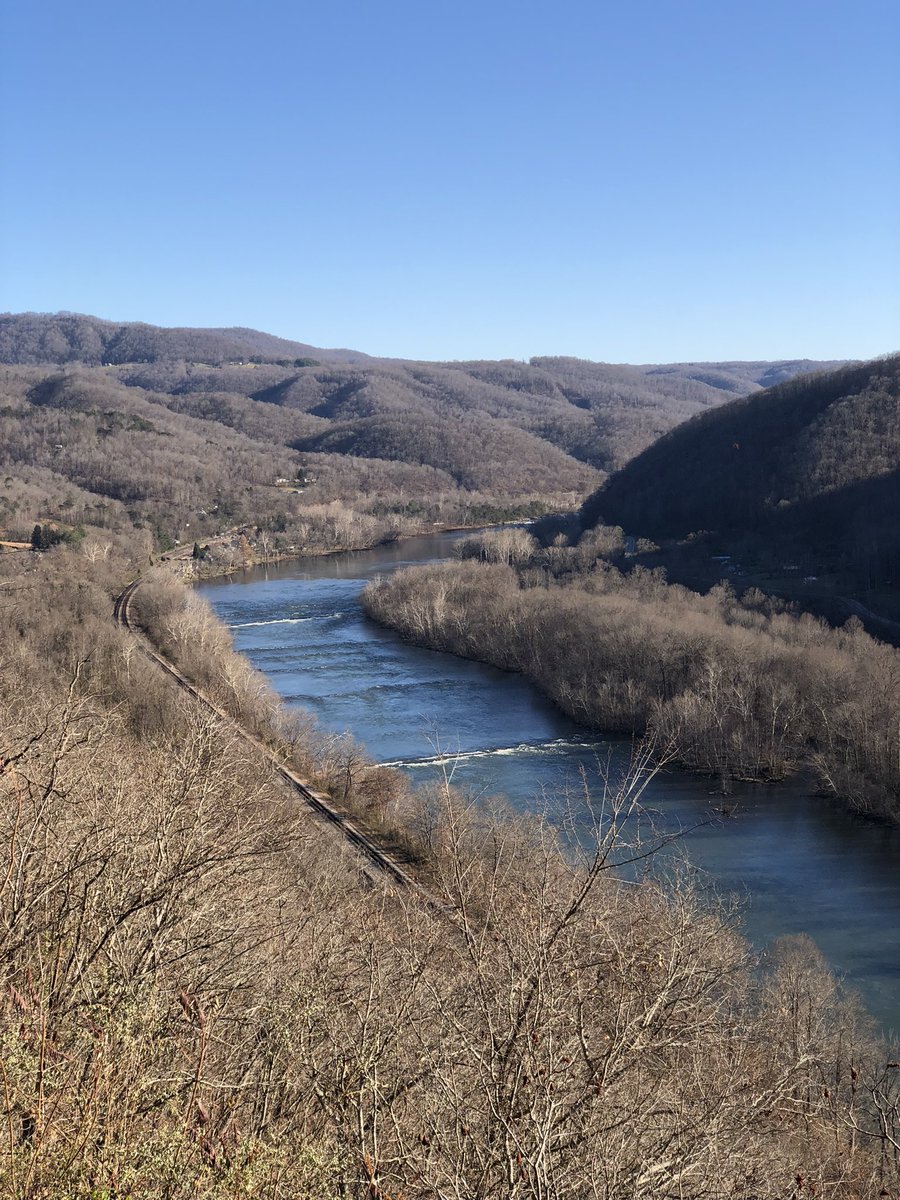 CU_in_the_field's tweet photo. I present the now world famous #HintonSinkhole near the southern New River Gorge National Park. Media outlets like CNN reported it to be karst but it isn’t. This is tunnel collapse in artificial fill that buried a tributary to the New River. https://t.co/7ZCpWSG9gZ