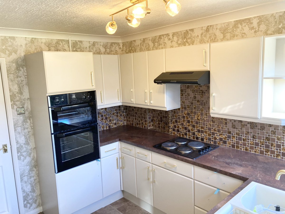 KCSUK_Ltd's tweet photo. We can do them big and we can do them small  but it’s all the same to us ! 

Finished in Morrells PC and tinted in ‘Oxford Stone’

#kcsuk #spraying  #spraypaintedkitchen #paintedkitchen #kitchencabinetsprayinguk https://t.co/29Q7znHkIY
