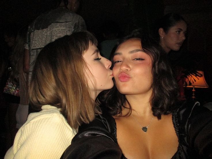 HAPPY BDAY <a href="/lilpapivoni/">avani dicaprio (1990s edition)</a> 💝