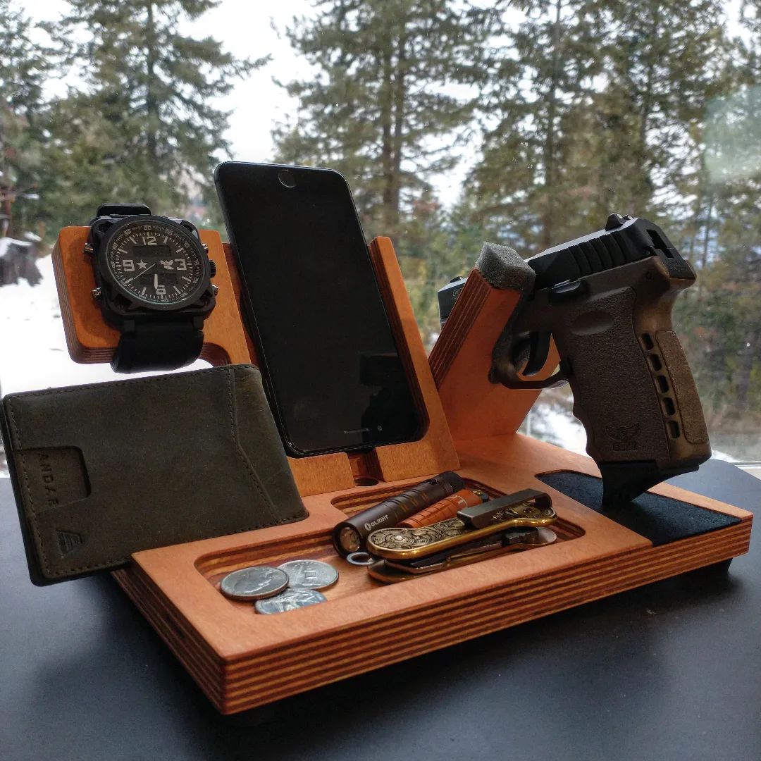 ClearwaterStag's tweet photo. Great time to get some Christmas shopping done! 20% off sale going on now through 11/28/22
@SCCYguns 
@The_KEYBAR 
@OlightWorld 
@ExotacInc 
@Andar
.
.
.
#edcvalet #edc #everydaycarry #edcpocketdump #americanmade #madeintheusa #2a #giftideas #dumptray #edctray #catchall #guns https://t.co/GqjP20h1yI