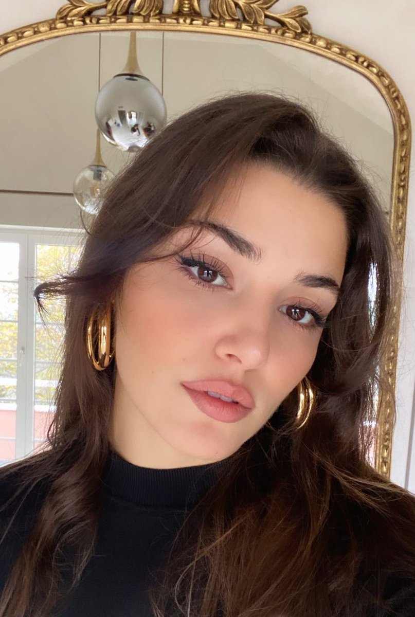 DizilandBaba's tweet photo. يوم ميلاد سعيد لخارقة الجمال هاندا ارتشيل التي تكمل عامها ال29 اليوم ❤️!
#HandeErçel https://t.co/4ImnYiIttZ