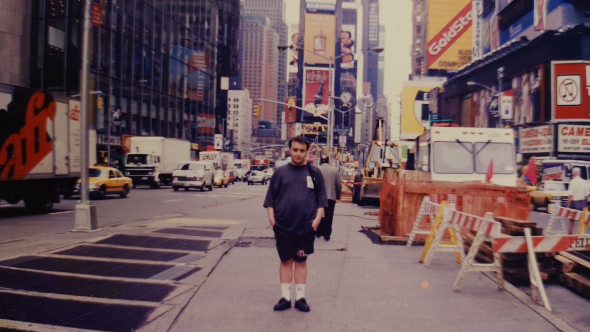 polispol's tweet photo. Una rareza.... Una foto de mi primer viaje a Nueva York cuando tenía 18 o 19 años. Debía ser el año 1995 y es en times square antes de que pusieran todas las pantallas! https://t.co/TLIPW14K2D