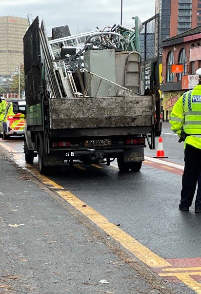 DVSAEnforcement's tweet photo. We recently joined @gmpolice @gmptraffic on #OpVortex,aimed at clamping down on criminality in #Manchester🚔
We attended a multi-agency check targeting non compliance , numerous defects & offences discovered❌
Several dangerous vehicles & drivers removed from the road network✅ https://t.co/z4CQp07kKq