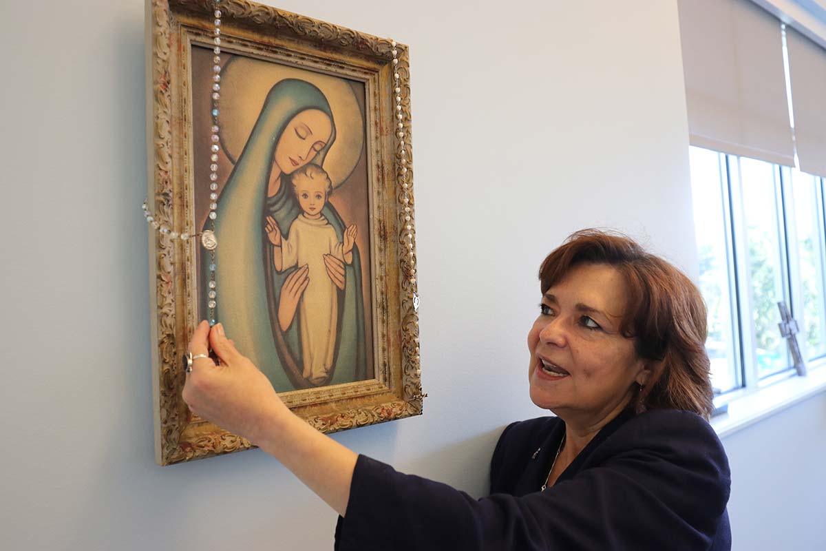 Catholic Charities Executive Director, Natalie Wood, spoke with Mater Dei Radio about the power of gratitude and how we can give back this holiday season.

Listen to the full interview here: hubs.la/Q01t4hg00

#grateful #thanksgiving #blessed #giveback