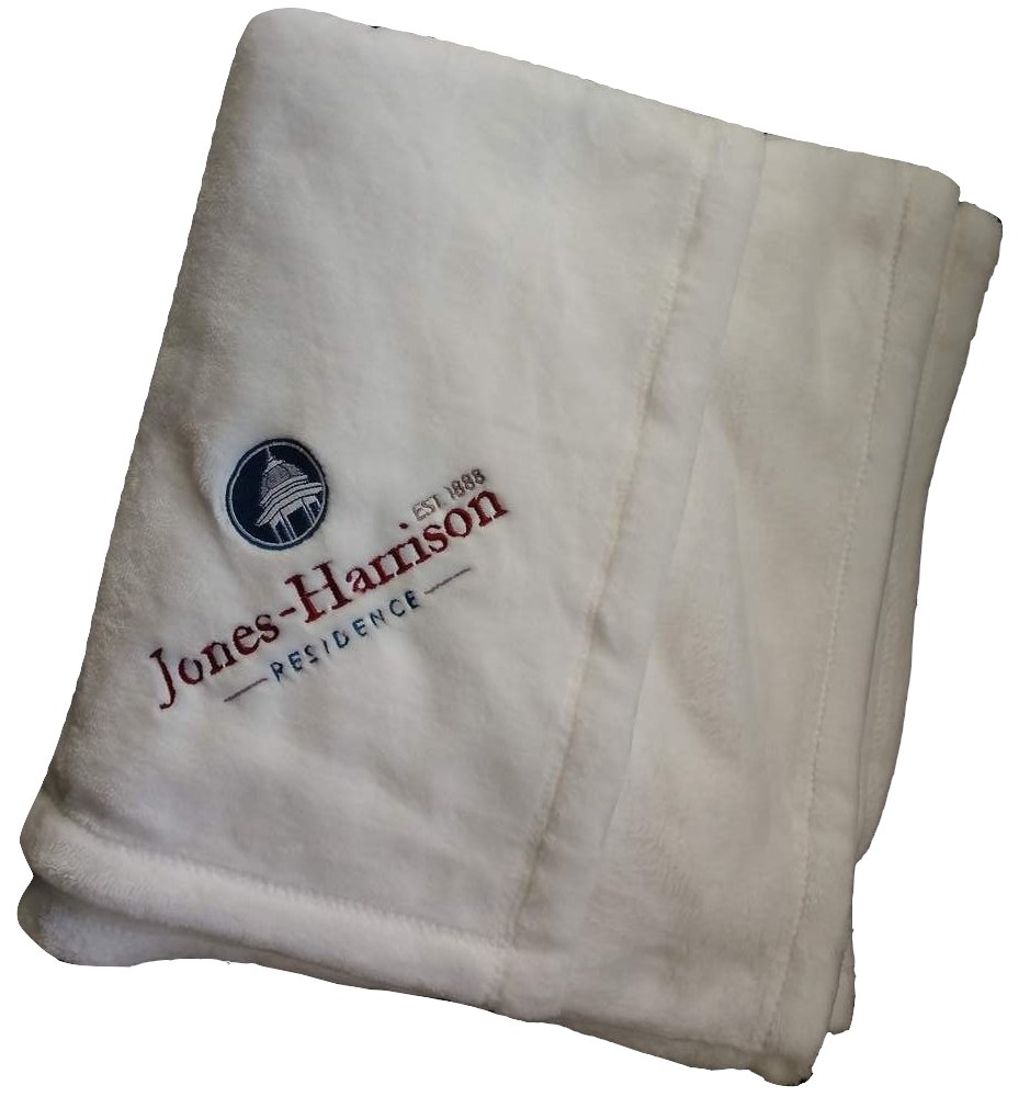 CozyCoverz's tweet photo. Not too late for your custom holiday blankets! Mink Touch Embroidered Throw starting at $22.50! https://t.co/7UydlBidUu #BlackFriday #CorporateGifts #BlanketsRule https://t.co/05QFZd5E9q