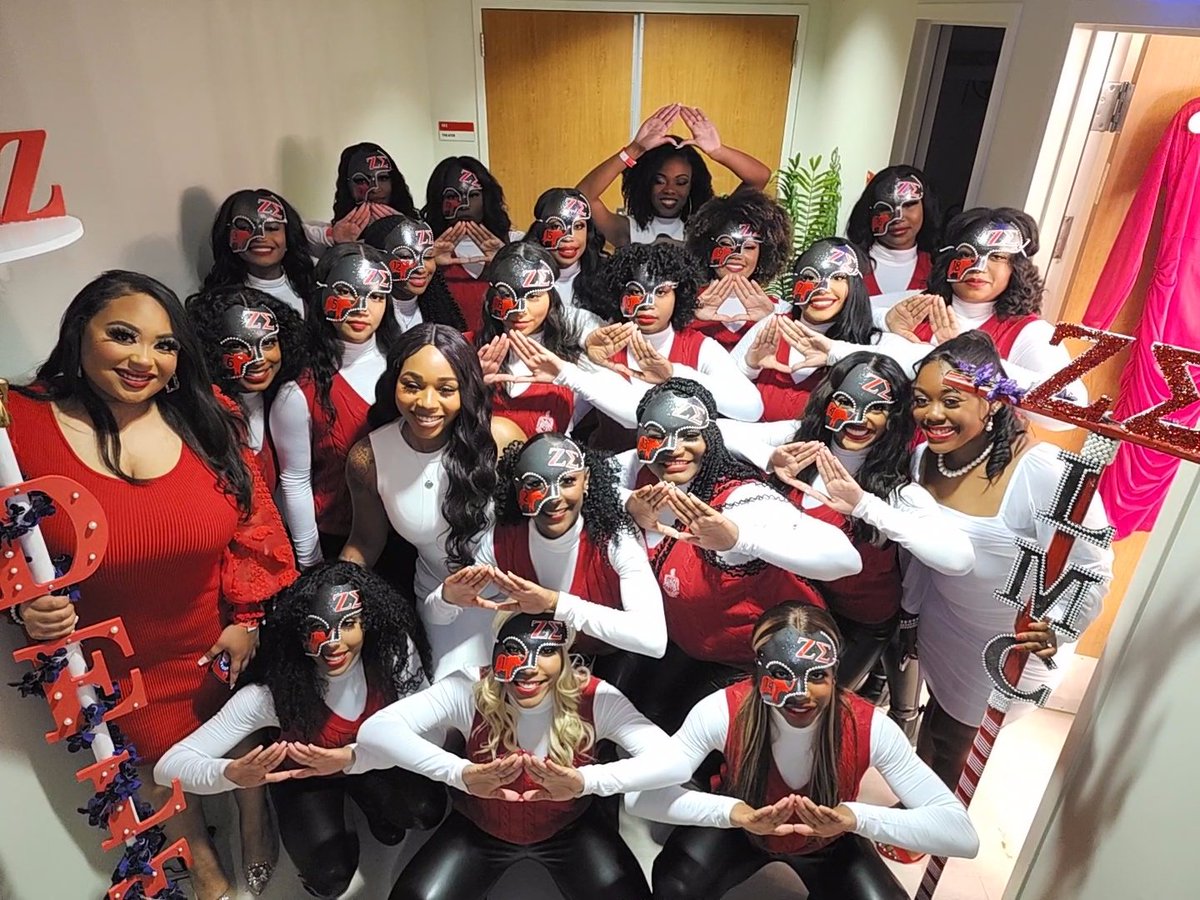 wykeshahayes's tweet photo. When I signed up to mentor, guide, support &amp; develop collegiates not just to &amp; beyond #DST1913, I did 4L. The greatest feeling is provoking accountability &amp; discipline respectfully w/in LEADERS.  OH THEY THE baDST!. My special lil sis #17 #bringiton #cheercap. #uhdeltas #UofH https://t.co/HMjxFRb5zS