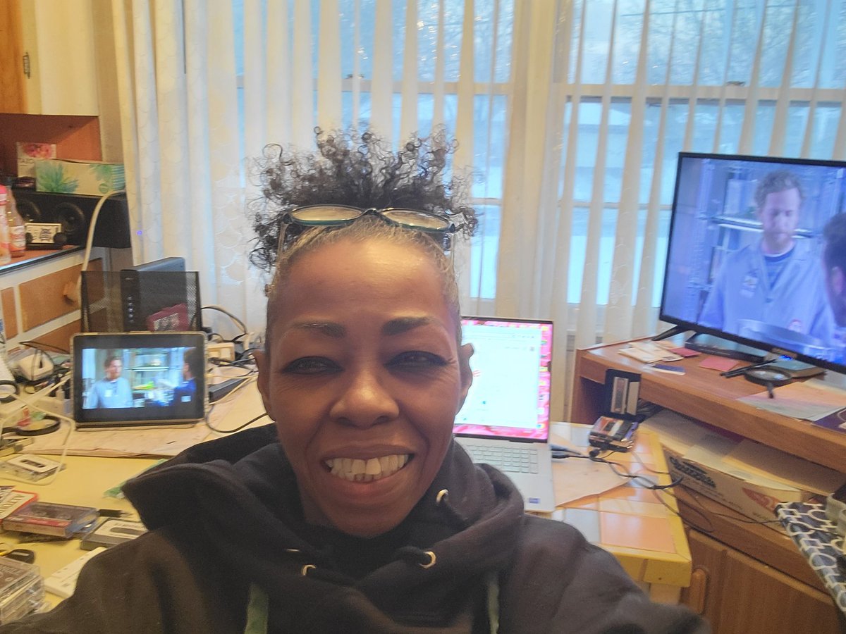 jboogiebrown's tweet image. #BackAtcha LR!🤓#ToALL: Have a #HappyThanksgiving &amp;amp; don't let the #GOPTerrorists!🖕🏾😒I love that #IGetToSeeMom but #ImAloneAgain!🙁Funny, it doesn't bother me the way it used to!🙂🤷🏾‍♀️#Life, in general is what you make it!😏If you've ever #BeenInLove?😘 #LIFEKeepsGettingBetter!😍😘