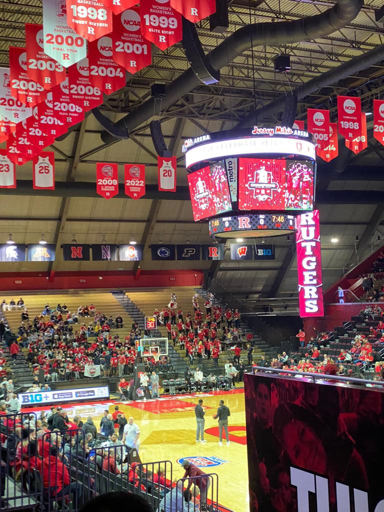 CBACADEMYSPAIN's tweet photo. Después de nuestro partido hemos podido disfrutar de un partido de División I de la NCAA, Riders vs Rutgers, de Nueva Jersey (local), con victoria local del gran ambiente que hay en los partidos universitarios.
#usatour22🇺🇸
#CBAcademy
#CBAmethod #Badajoz
#basketball
#CBAfamily https://t.co/kNBVLig5Zs