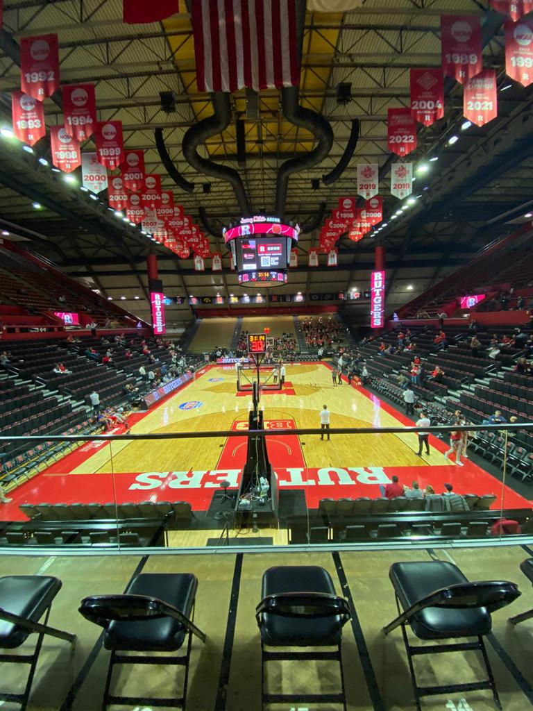 CBACADEMYSPAIN's tweet photo. Después de nuestro partido hemos podido disfrutar de un partido de División I de la NCAA, Riders vs Rutgers, de Nueva Jersey (local), con victoria local del gran ambiente que hay en los partidos universitarios.
#usatour22🇺🇸
#CBAcademy
#CBAmethod #Badajoz
#basketball
#CBAfamily https://t.co/kNBVLig5Zs
