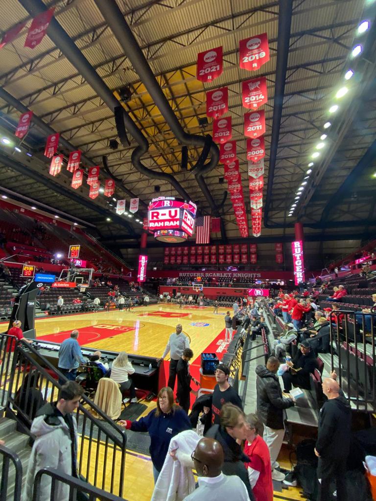CBACADEMYSPAIN's tweet photo. Después de nuestro partido hemos podido disfrutar de un partido de División I de la NCAA, Riders vs Rutgers, de Nueva Jersey (local), con victoria local del gran ambiente que hay en los partidos universitarios.
#usatour22🇺🇸
#CBAcademy
#CBAmethod #Badajoz
#basketball
#CBAfamily https://t.co/kNBVLig5Zs