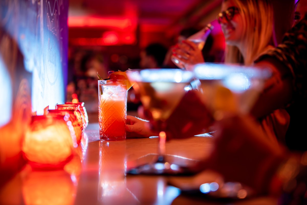 Lucky's Lounge tweet media