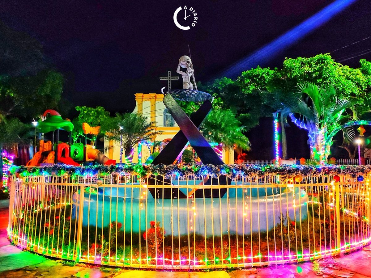 adiarionic's tweet photo. #Fotos📸| Hermosas imágenes del Parque Municipal de la Ciudad Creativa #SanJuandeOriente.🎄❄⛄

Las familias podrán disfrutar de un ambiente navideño lleno de luces y mucho esplendor. 🎆

#Nicaragua
#AmbientesNavideños2022
#NicaraguaNaturalmenteBella https://t.co/WpRb9rSTcf