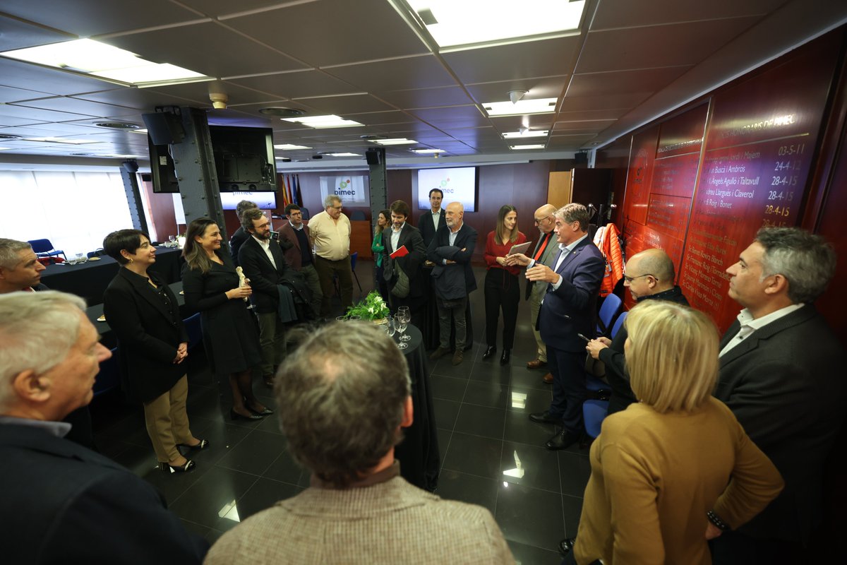 PimecAutonoms's tweet photo. 👥@elisabet_bach en representació d'@AutonomsPIMEC, a la jornada de treball amb l’equip de @PrensaIberica @elperiodico_cat i el Comitè Executiu de @pimec. Fem #activismeempresarial https://t.co/AlBKPX1u7A