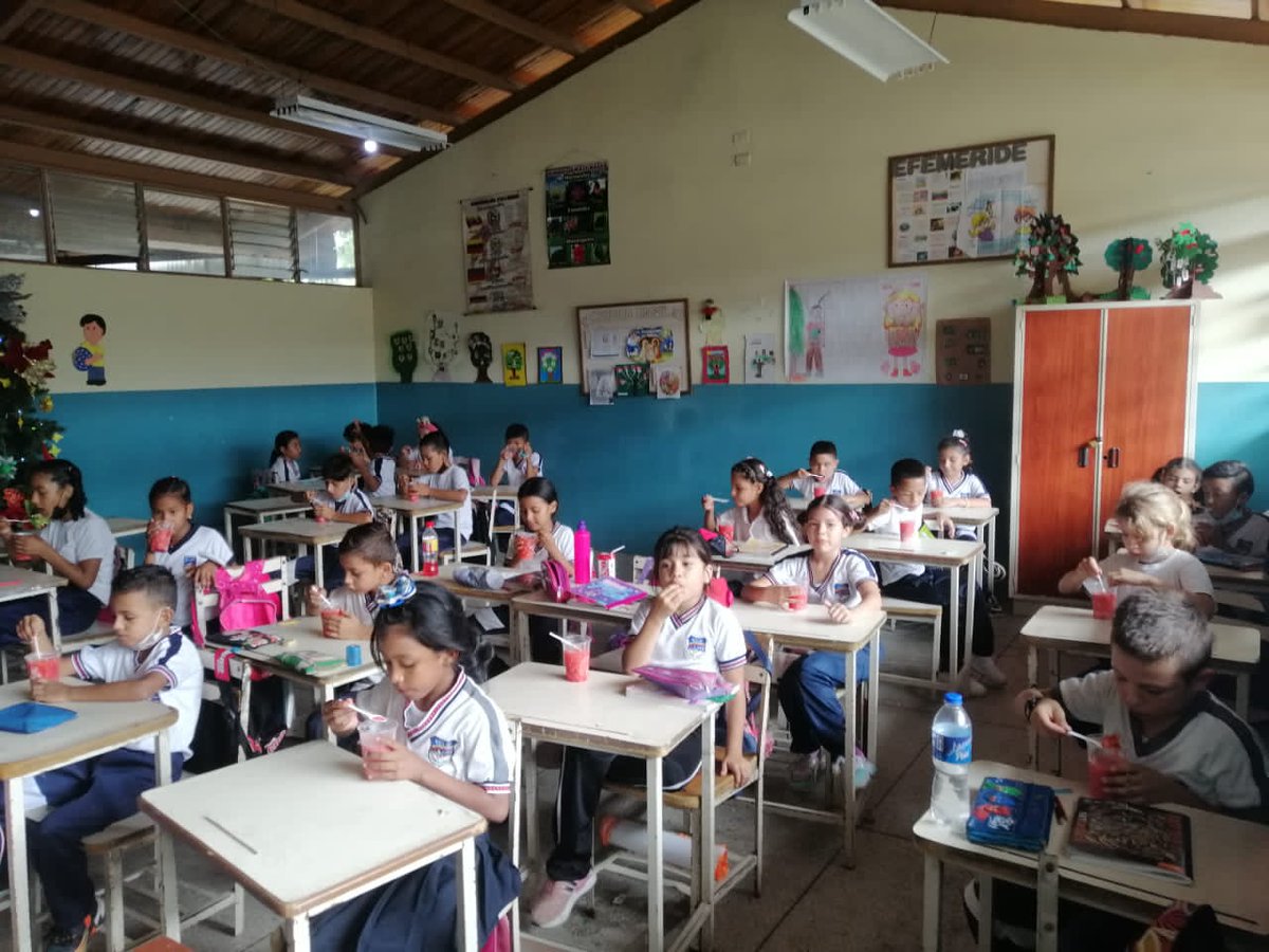 Compartir de 3er grado sobre el Día de la Alimentación <a href="/NicolasMaduro/">Nicolás Maduro</a> @ZonaEducTachira <a href="/Crazet2011/">Crazet2011</a> <a href="/Div_Ini_Pri_Esp/">Divi. de Niños y Niñas ZET</a> <a href="/BolivarianasZET/">Erika Varela Sayago Escuelas Bolivarianas</a> <a href="/Berzabethg1/">Berzabethgandicaoficial</a> <a href="/FernandoRojas6/">Fern@ndo</a>