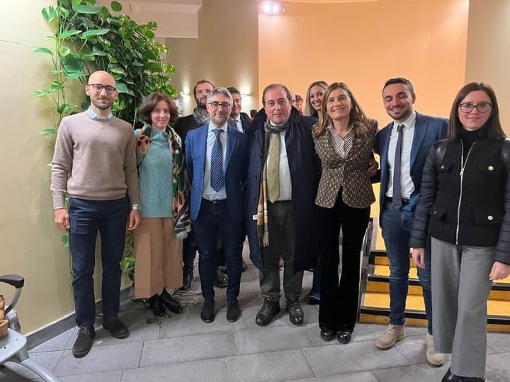 giacomo_darrigo's tweet photo. Oggi all’Università di Catania @unict_it il dibattito promosso da @idanicotra con Fabrizio Tigano, Maurizio Caserta e Adriana De Stefano su “Next Generation EU e PNRR Italiano” 🇮🇹🇪🇺
Una bella occasione con studiosi di primo piano e nel confronto con molti giovani.
Grazie davvero https://t.co/sX2LGLAHzN