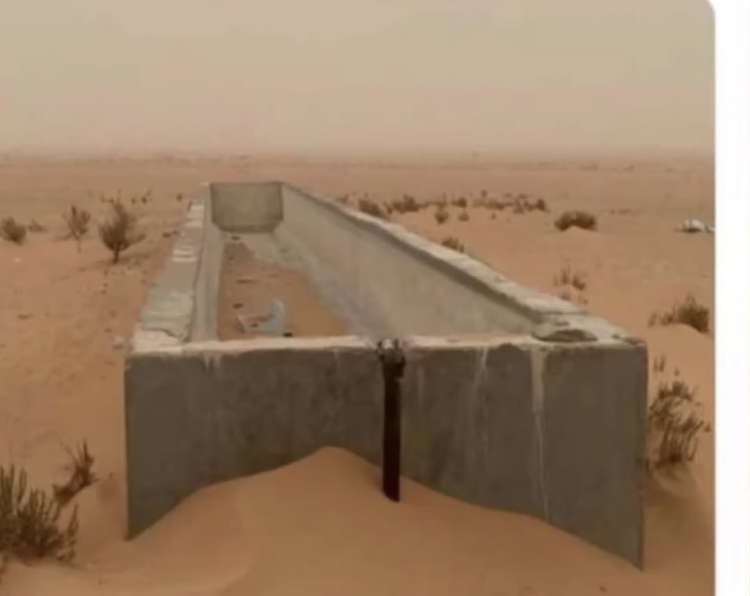 حياتي بدونه مثل عدٍ قراحه جف
تقافوا قطينه وانردم حوله السافي