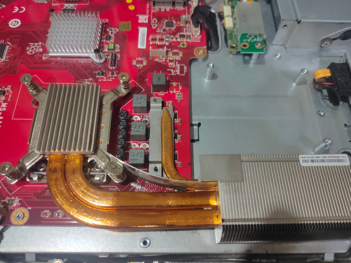 Gu_Ol_'s tweet photo. cleaning the cooler and replacing the paste in a monoblock
#electronics #crooked_hands #computers https://t.co/dlM7xohpqr