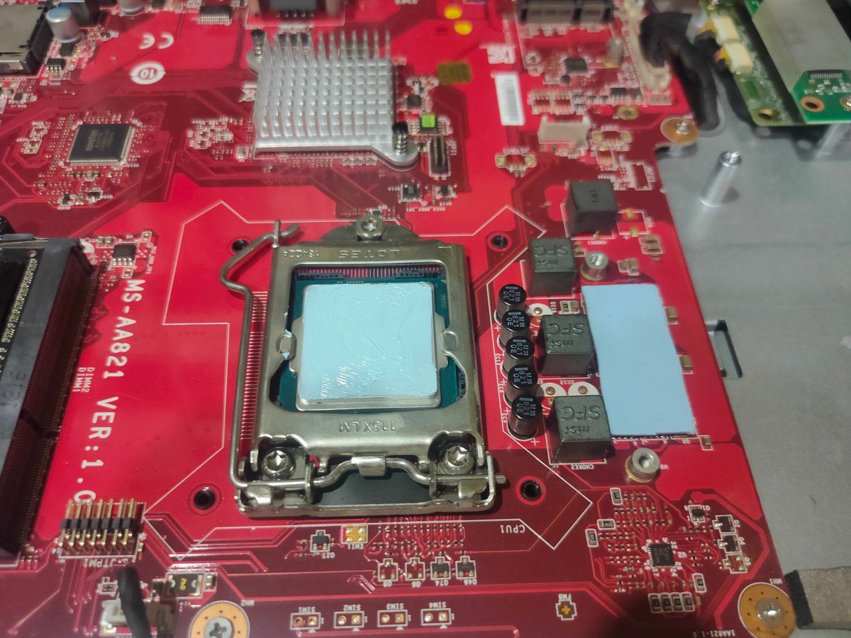Gu_Ol_'s tweet photo. cleaning the cooler and replacing the paste in a monoblock
#electronics #crooked_hands #computers https://t.co/dlM7xohpqr
