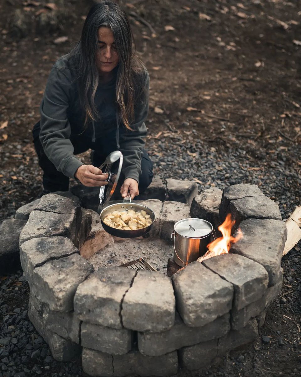 TheWorkerAnt's tweet photo. Temper us in fire, and we grow stronger. When we suffer, we survive 🔥🔥 Get inspired with @TheWorkerAnt🗺 Credits to @primitivewanderer
#fräuleinwanderslust #wanderslust #weareoff #campfire #deepinthewoods #germanbushcrafter #bushcraftgirl #outdoor #youtuber #survivalskills https://t.co/wEmgBxz9N9