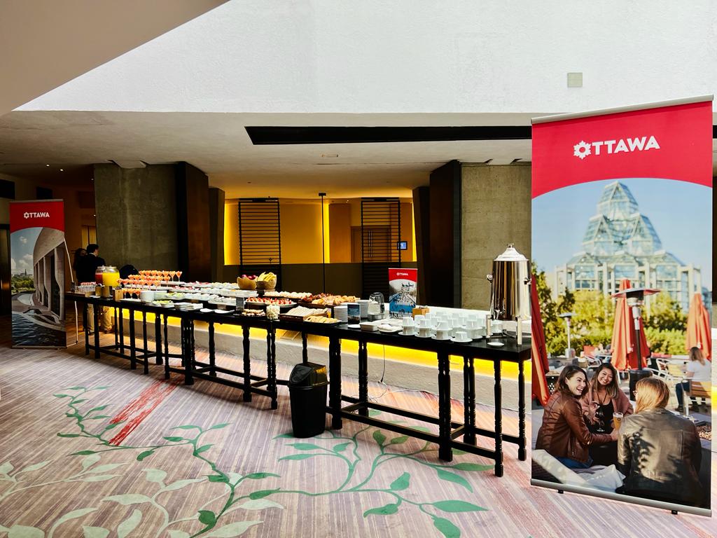prcentralmx's tweet photo. Hoy arrancó Focus Canada, el evento que une a los provedores de Canadá con la industria y los medios del turismo en México. Después de tres años pudimos volver a recibirlos con los brazos abiertos. ¡Gracias a todos los que hicieron realidad este momento!
#tourismindustry https://t.co/O4oqvUDpNe