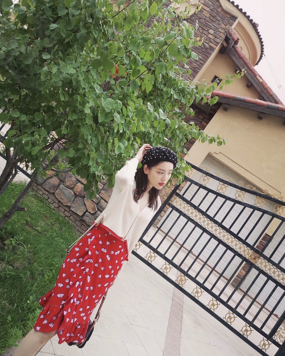 mbuwtuoii's tweet photo. A confidant is like a mirror that reflects the most beautiful part of our nature. https://t.co/J6MGYKaqNj