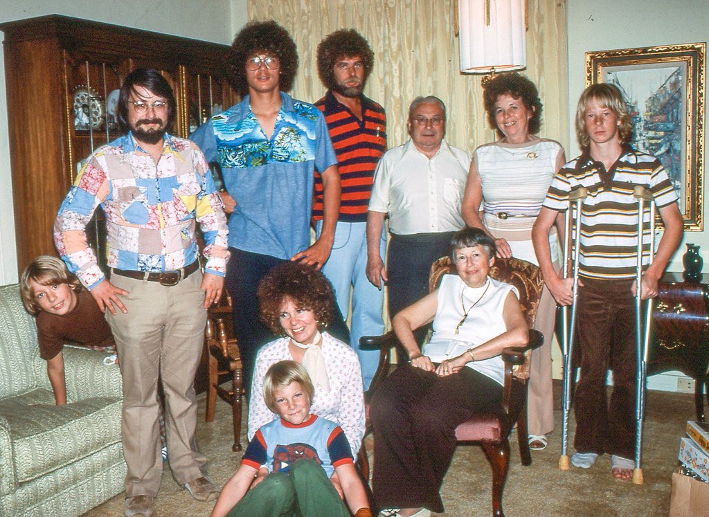 Happy Thanksgiving everybody! 
❤️, 
The Jeff Lynnes of <a href="/JeffLynnes/">ELnO</a>...&amp; The Dunsmuirs-captured here in all of their permed glory on 11/24/77.
We are thankful for JL/ELO &amp; u guys, too! You just keep showing up…🤯
See you Friday? bit.ly/3sU0trz 
Promo code DOYA to save $5.