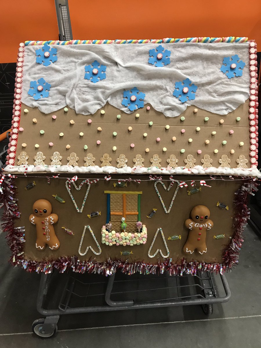 WNelson3210's tweet photo. Someone had a great idea to decorate a shopping cart for Black Friday, each department! #sofun #ourstorerocks @TheHDCas @HDRoylene @hdmikelewellen https://t.co/Fsq1iBDR20