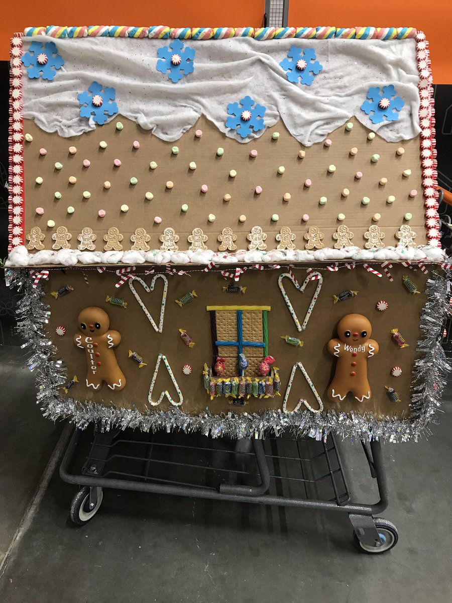 WNelson3210's tweet photo. Someone had a great idea to decorate a shopping cart for Black Friday, each department! #sofun #ourstorerocks @TheHDCas @HDRoylene @hdmikelewellen https://t.co/Fsq1iBDR20