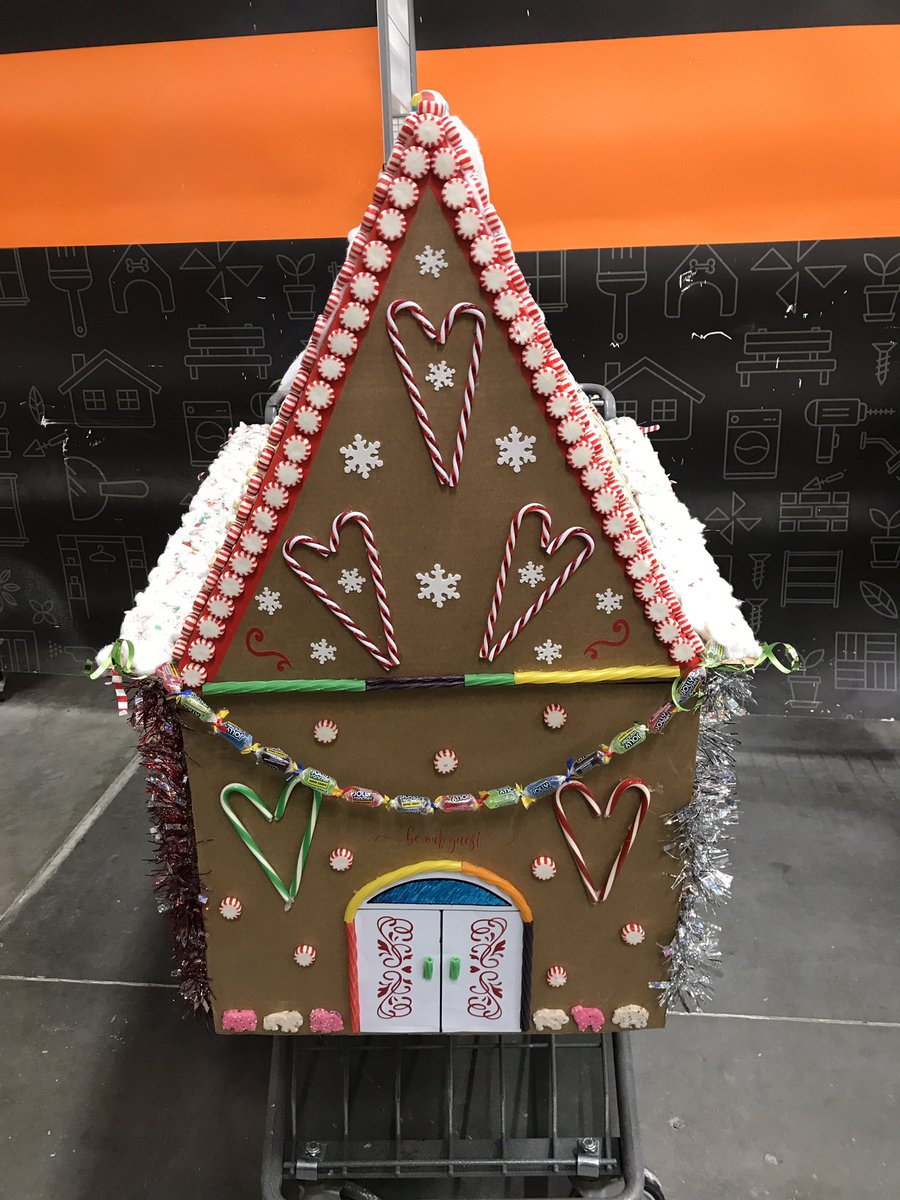 WNelson3210's tweet photo. Someone had a great idea to decorate a shopping cart for Black Friday, each department! #sofun #ourstorerocks @TheHDCas @HDRoylene @hdmikelewellen https://t.co/Fsq1iBDR20
