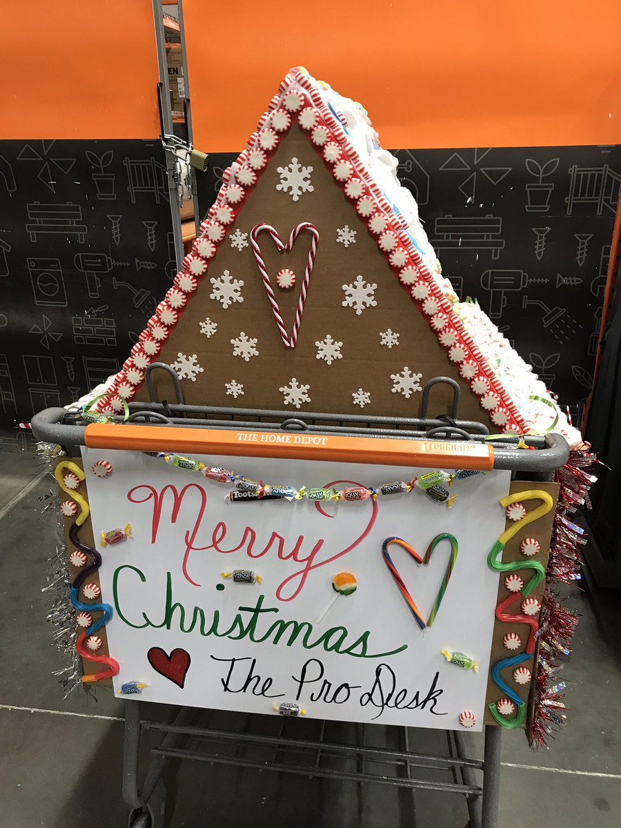 WNelson3210's tweet photo. Someone had a great idea to decorate a shopping cart for Black Friday, each department! #sofun #ourstorerocks @TheHDCas @HDRoylene @hdmikelewellen https://t.co/Fsq1iBDR20